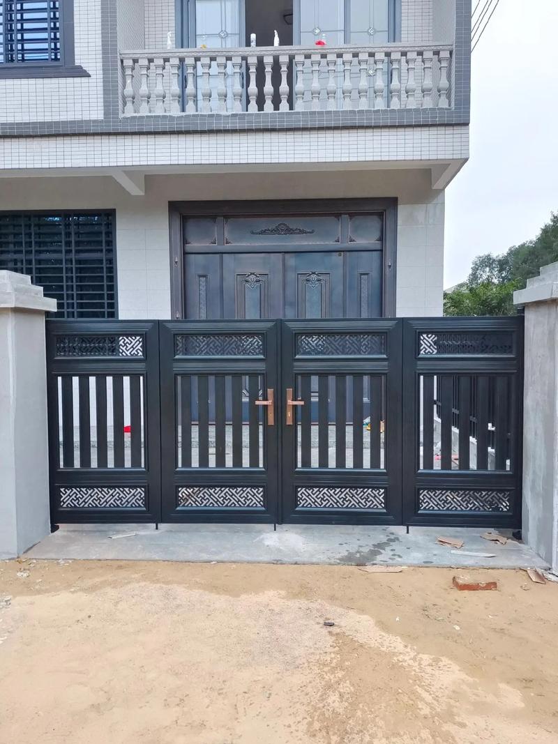 铝艺围栏:美化与安全兼具的艺术品