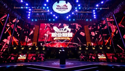 S15淘汰赛赛后花絮：Bin与Zeus互换队服，英雄相惜。